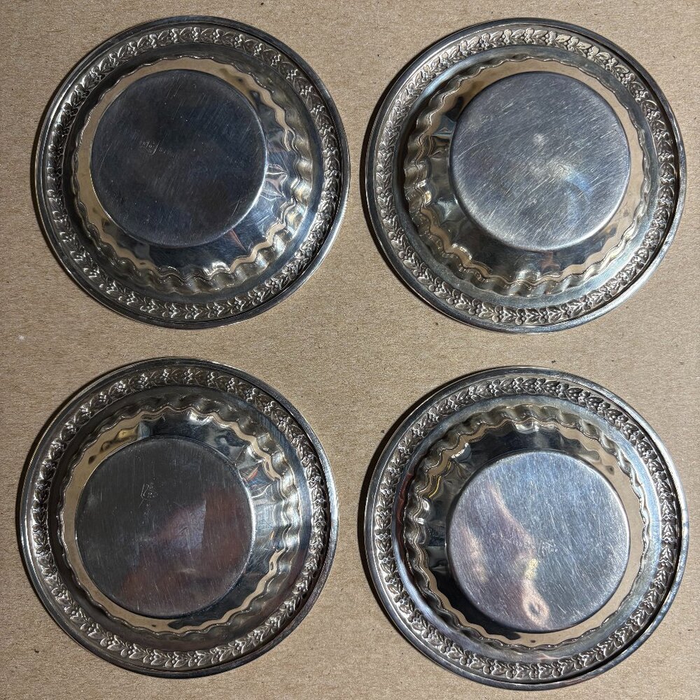 Vintage Lipman Bros Sterling set of 4 small finger/nut dishes - Picture 2 of 11